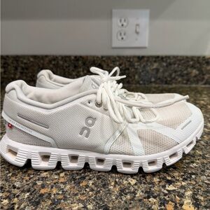 On Running Cloud White Sneakers ladies 8.5